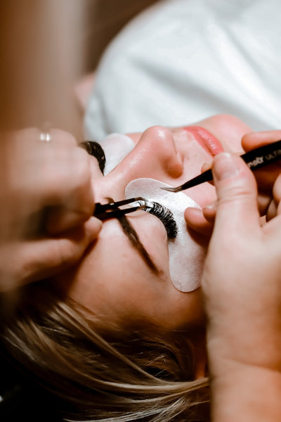 DIY Lash Extensions vs. Salon Lashes: The Ultimate Comparison