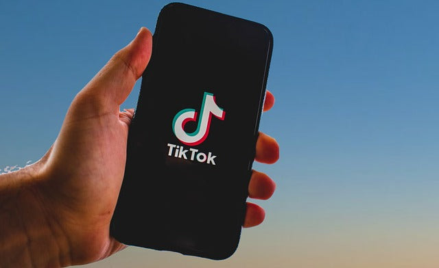 TikTok Influencers and Lash Brands: Collaborative Strategies for Entrepreneurs and Salon Owners